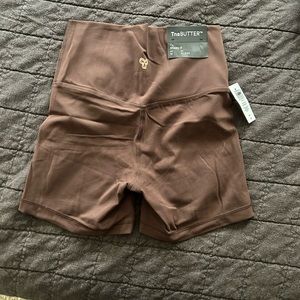 Aritzia  TNA butter shorts